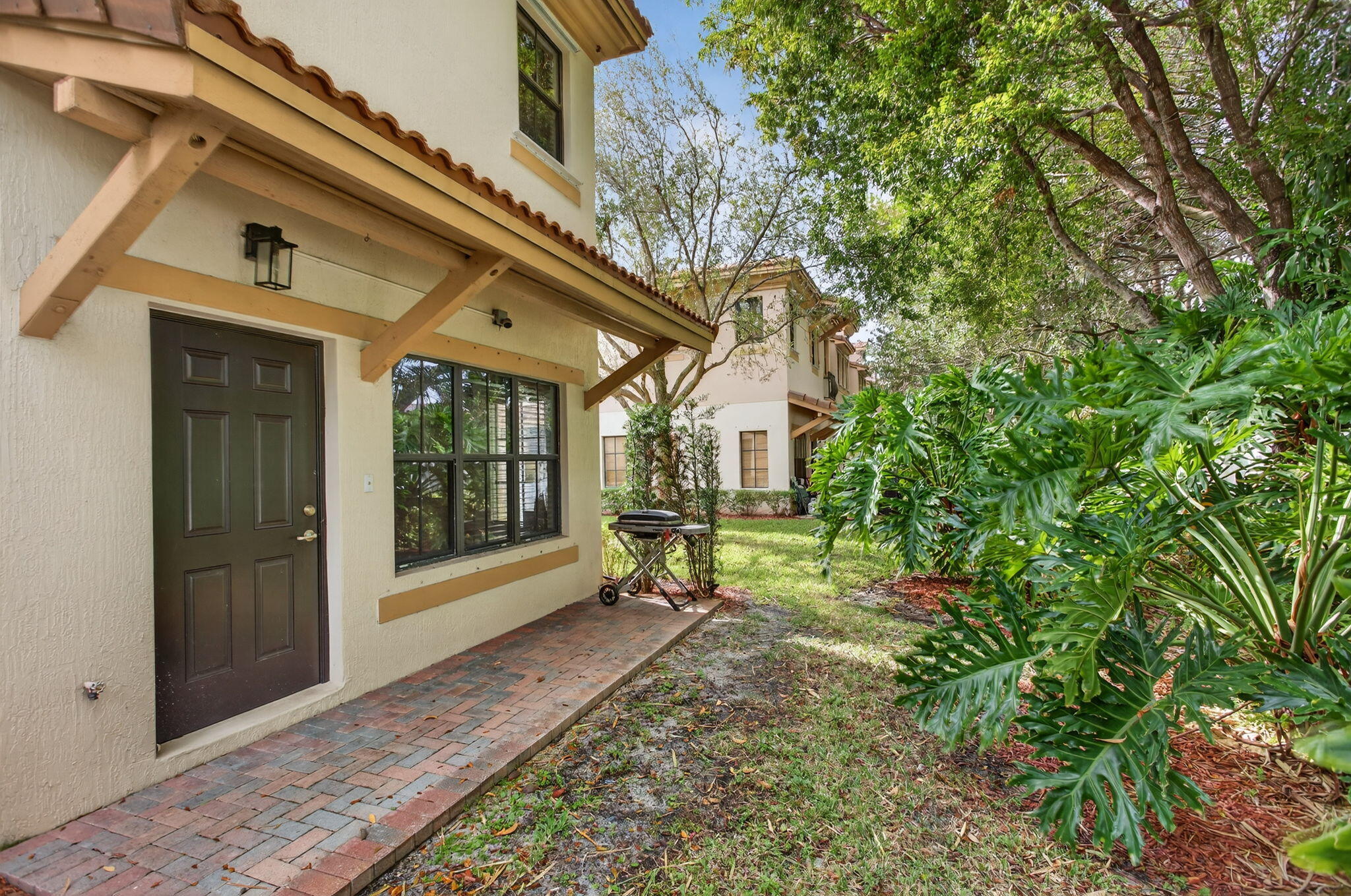 4751 Grand Cypress Circle N