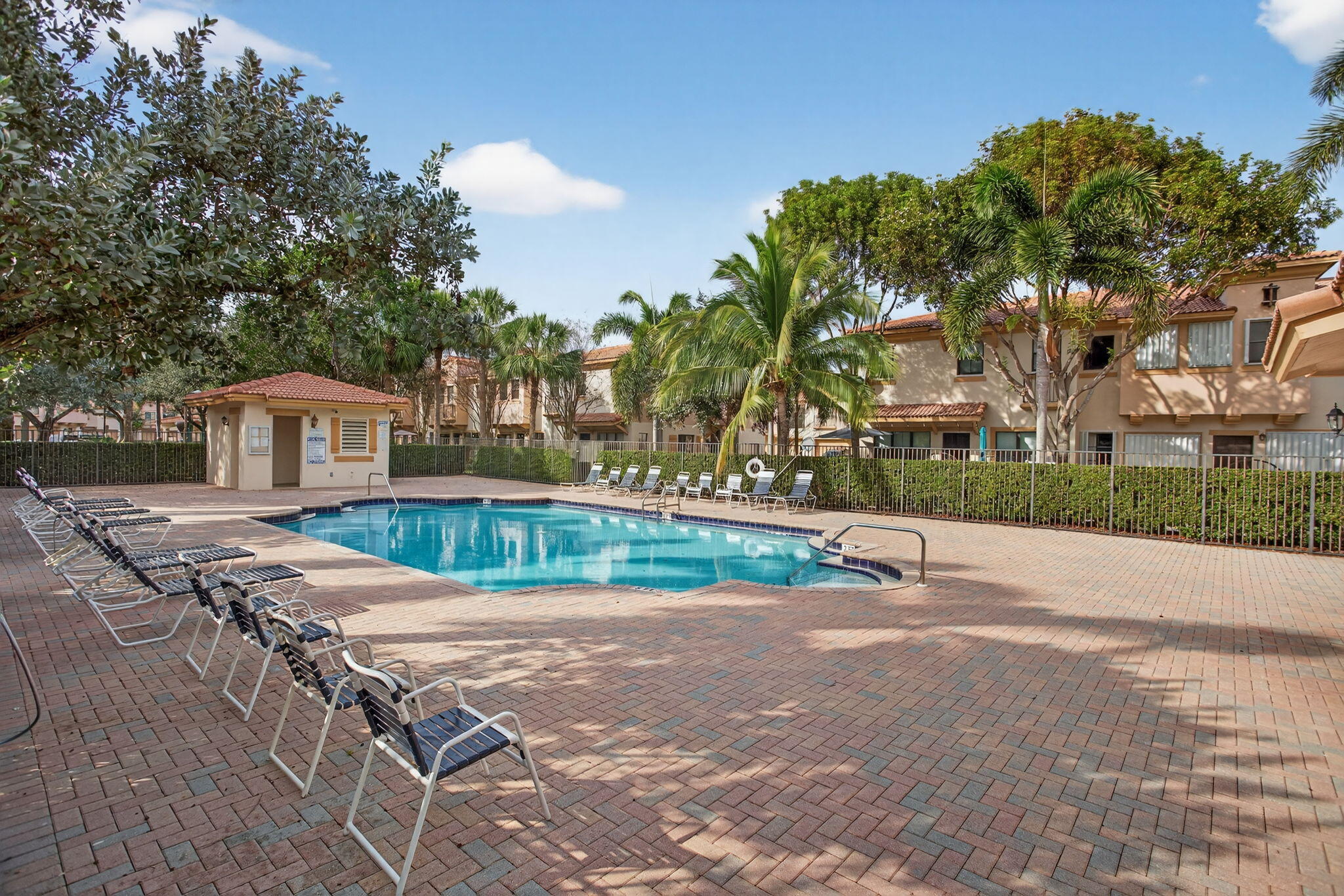 4751 Grand Cypress Circle N