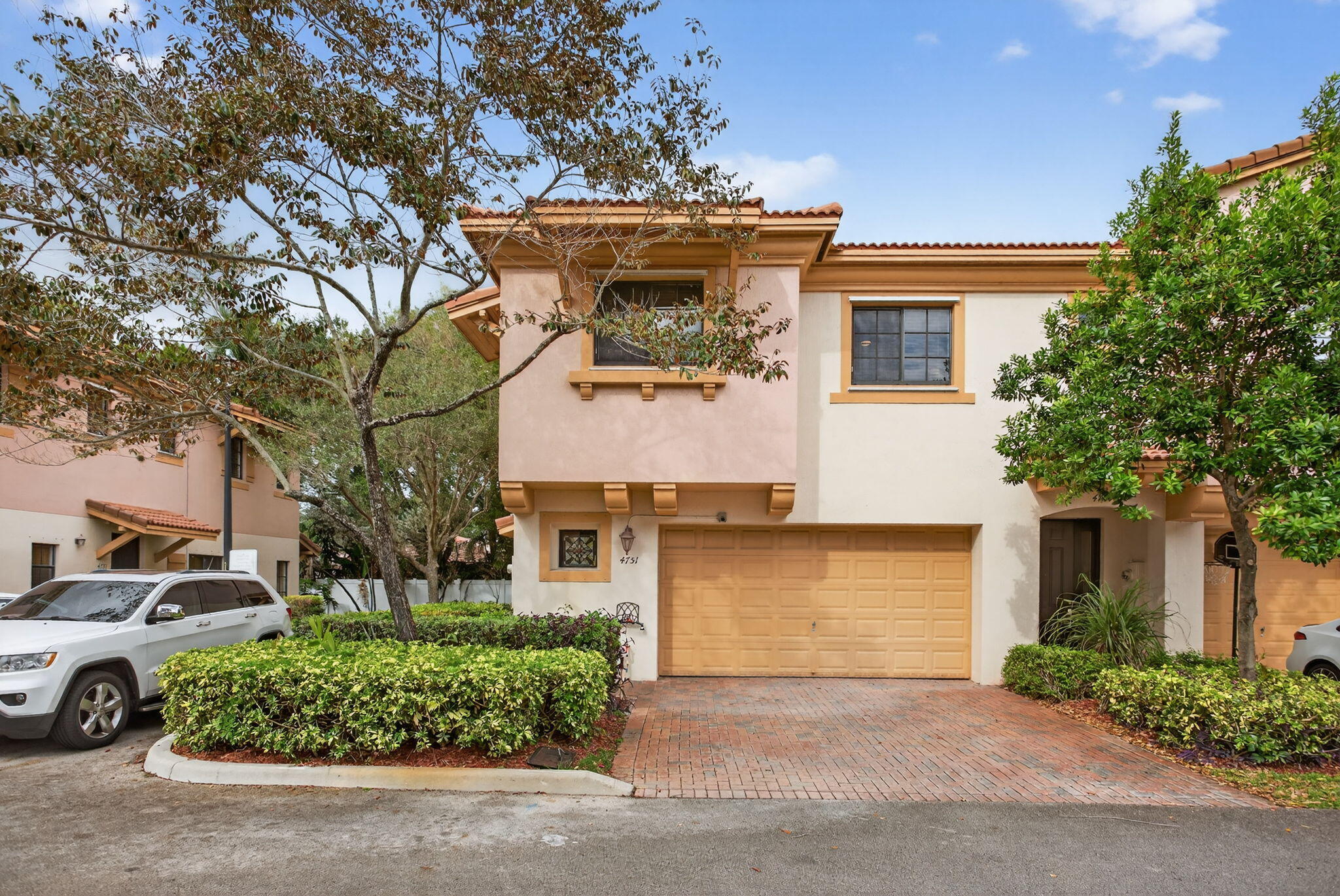 4751 Grand Cypress Circle N