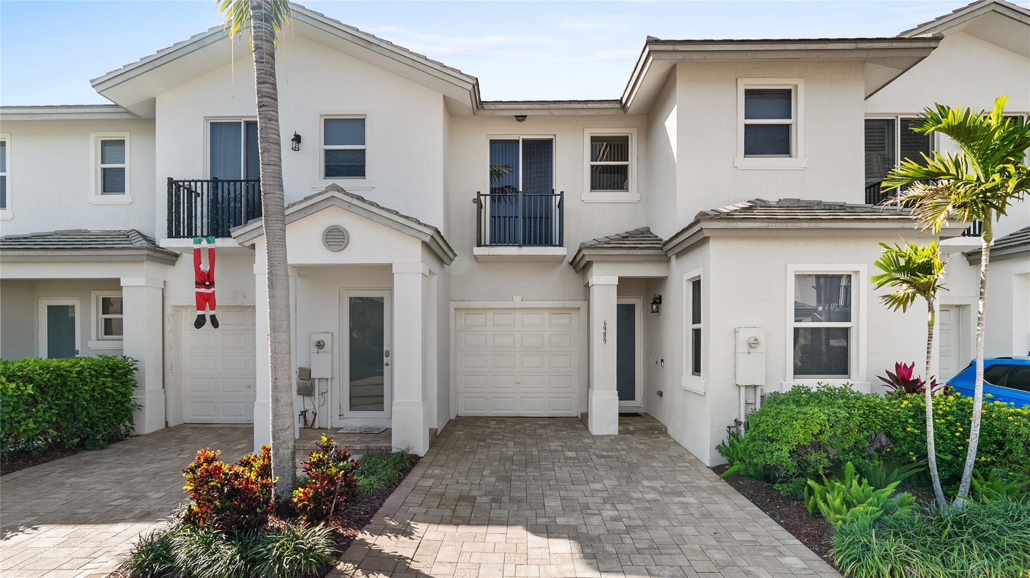 6989 Pines Circle