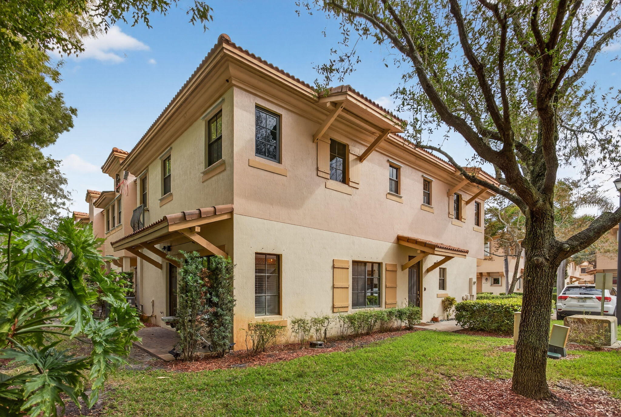 4751 Grand Cypress Circle N