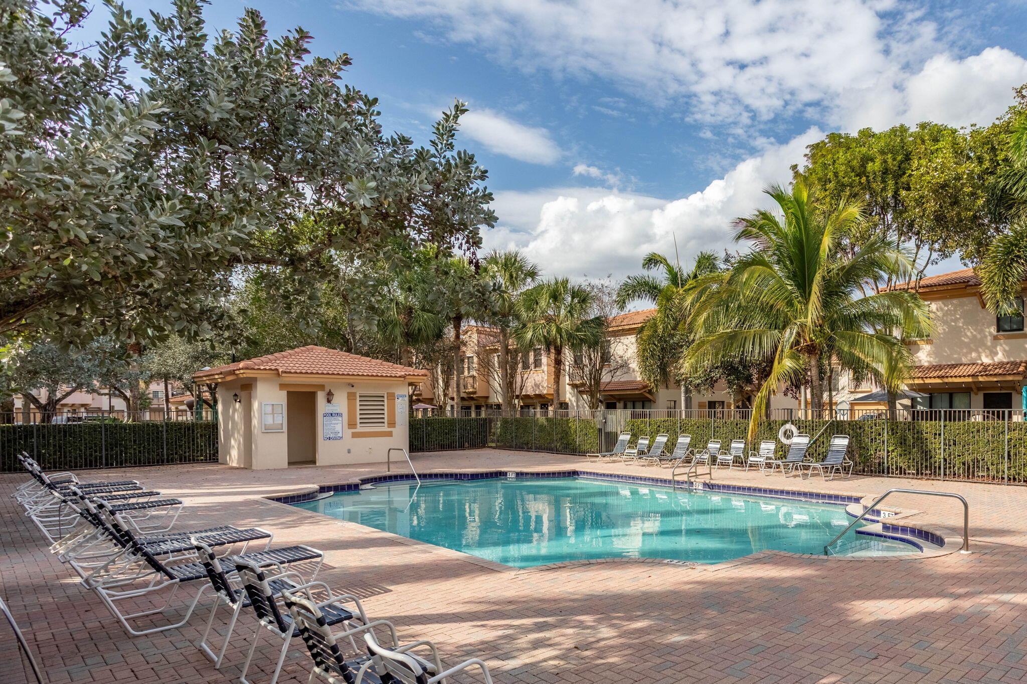 4751 Grand Cypress Circle N